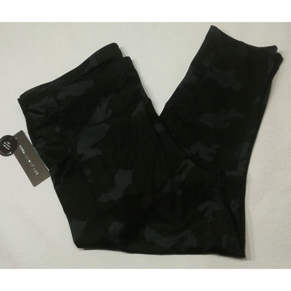 NEW Yogalicious Lux High waist Capri leggings plus size 3X